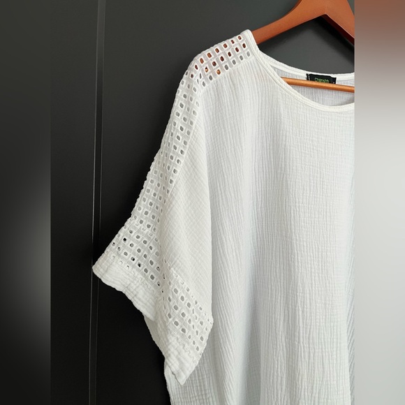 Elegant White Eyelet Blouse - Picture 4 of 9